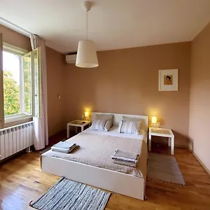 sunny-central-apartment.sofiahotelsbg.com/