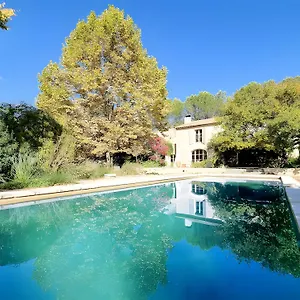 mas-des-cigales-et-roulotte.fr-provencehotel.com/